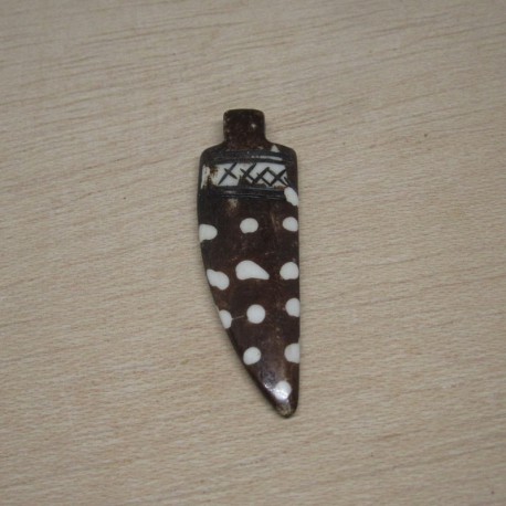 Flecha de hueso marrón
